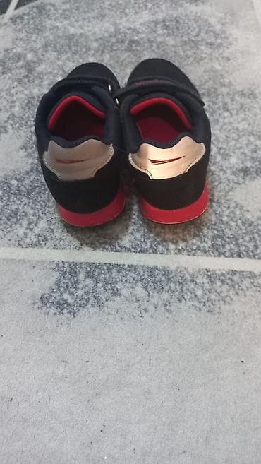 kostimi za maskenbal za devojcice: Sprandi patike broj 30 kupljene u CCC, obuvene 3 -4 puta, u perfektnom — 2