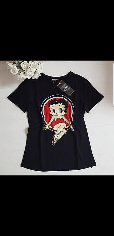 Majice nove TOTALNA RASPRODAJA
, moderne
S i M