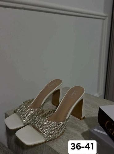 ženske sandale dajhman: Sandale s kristalnim detaljima na blok štiklu - Model — 2