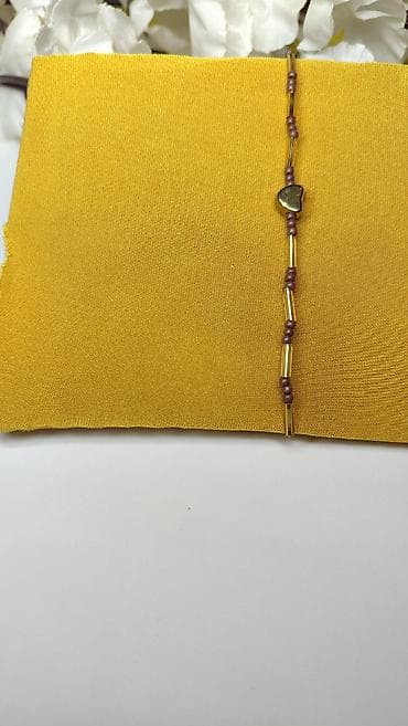 dzepni sat cena: Minimalistička narukvica sa perlicama i centralnim privjeskom u obliku — 5