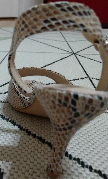 c a torbice: Sandals, Opposite, 37 — 6