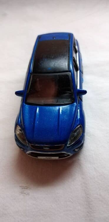 delovi za maketu fice: Burago Ford Kuga ocuvano — 2