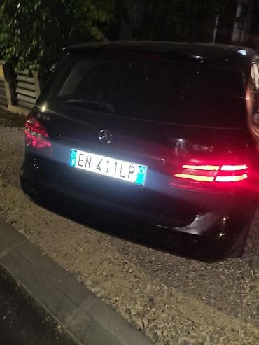 mercedes c klasa: Mercedes-Benz A-klasa (W176) – hečbek, crna boja - Karoserija — 1