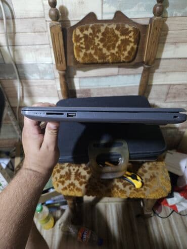 Intel Core i3, 8 GB OZU, 15.6 " — 3