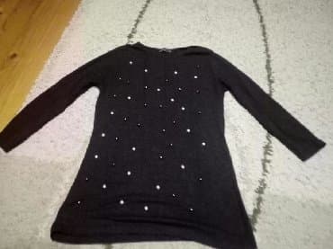 Tunika teget boje, vel. S na prednjoj strani ima bele i srebrne