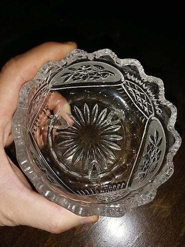 Sweatpants: Prodajem kristalnu bombonjeru iz 1972 godine
NOVO — 6