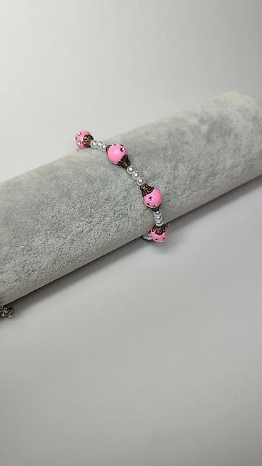 sat za prepisivanje: Nježna narukvica s perlicama – ružičasto/biserna - Dizajn — 5