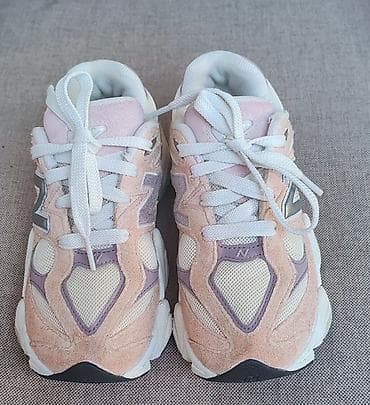 decathlon decije rukavice: New balance za devojčice, kupljene u Buzz u, broj 32,kao NOVE — 2