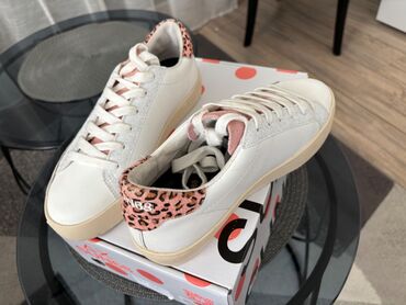replay is more patike: 38, color - White — 4