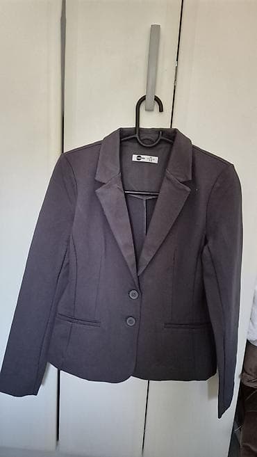 salonke 42: Ženski sako Everme - Model: klasični strukirani sako sa reverima - — 3