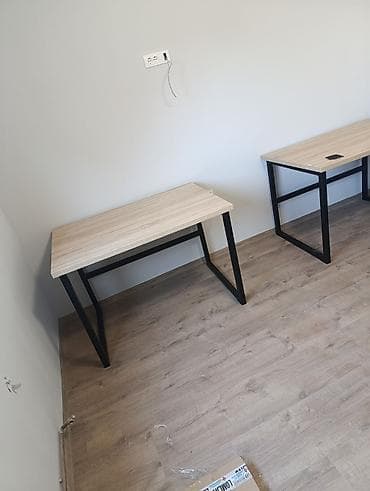Radni stolovi – industrijski stil - Moderan dizajn: svetla radna