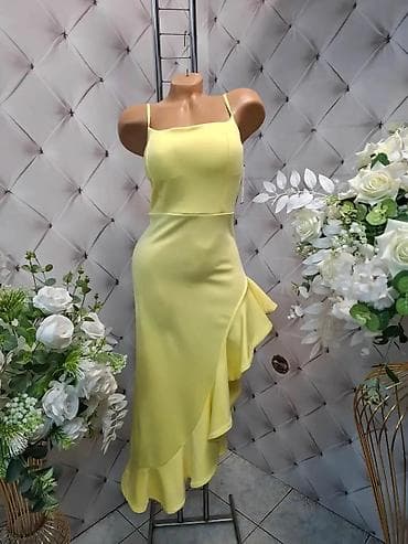 Haljine: Elegantna midi haljina sa asimetričnim volanom - Model: pripijena — 4