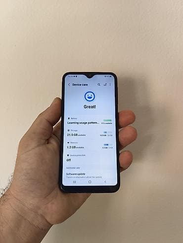 philips 223v: Samsung A20e dual sim, otključan za sve mreže. Ima 3/32 gb memorije — 4