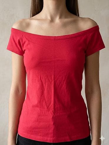 Ženska majica na ramena – crvena - Kroj: bardot/otkrivene ramene