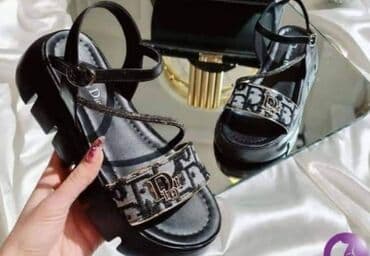 fratelli babb sandale: 36-40
3400
Rezervacije u toku — 4