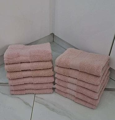 jastucnice 60x60: Set peškira – pamučni frotir

Peškiri
100x50 
12kom. 3200

T — 5
