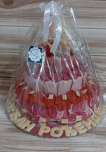 Pastry, sweets: Slana torta u obliku torte, kreirana od različitih vrsta suvomesnatih — 3