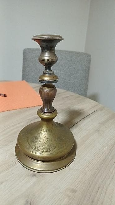 Mesingani svećnjak sa gravurama - Materijal: pun mesing sa