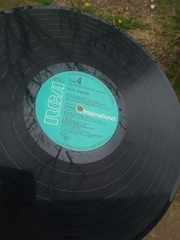 Cassettes, CDs & DVDs: ELVIS FOREVER original nemačko izdanje 32 hita od 1956 do 1974 RCA — 2