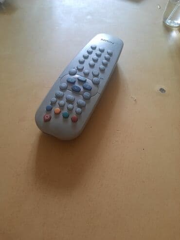 stalak za daljinski: Daljinski za tv,televizor Philips.
Ispravan — 1