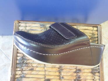 crocs zenske klompe: Kozne anatomske klompe 
Cena 3950 din 36-41 — 10