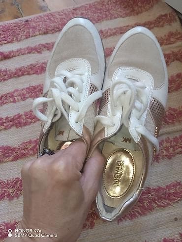 100 jezika volim te: Ženske patike Michael Kors - Model: niskoprofilne patike sa pertlama — 6