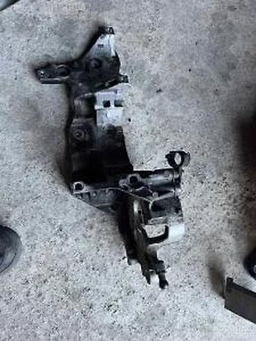 rosule ili rolsue: NOSAC ALTERNATORA A6 2.0 TDI ULTRA 04L903143 | audi vagen delovi — 1