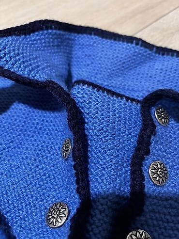 tommy hilfiger helanke: Rucno heklan deciji dzemper u kraljevsko plavoj boji sa tamnoplavim — 2