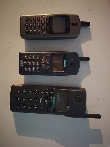 xbox one s 1: Kolekcija retro Siemens mobilnih telefona – 3 komada Opis: - Tri — 2