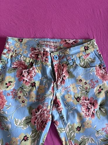 Women's Footwear: Ženske pantalone sa cvetnim printom - Model: uske/skinny kroj sa — 1