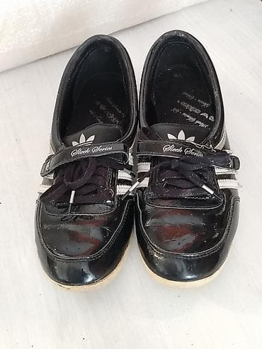 suknja od prevrnute koze: Adidas espadrille u odlicnom stanju
Broj 41 ILI 7,5 uk
GAZISTE 26 — 6