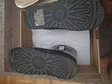 magnum obuca: UGG ženske čizme – model Mini (kratke) sa sjajnim transparentno‑dim — 2