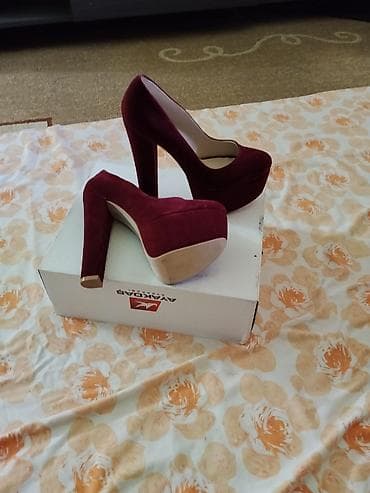 Ženske salonke na platformu – bordo boja - Model: klasične salonke sa