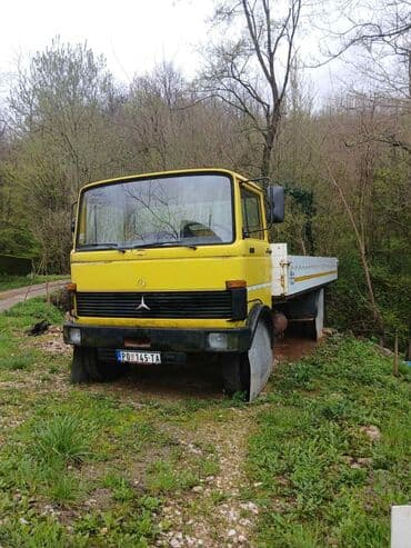 Car Parts & Accessories: Mercedes Benz 809 sandučar Gume odlične, urađen patos u sanduku — 1