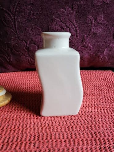 set za začine: Posude vintaz porcelanske nove za zacine. Komada 6. Visina — 4