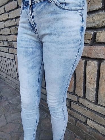 Farmerke: Amisu ženske farmerke, svetlo ispran denim (acid wash), uski — 1