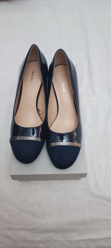 mindjuse sa ruskom kopcom: Pumps, Clara Barson, 37 — 2