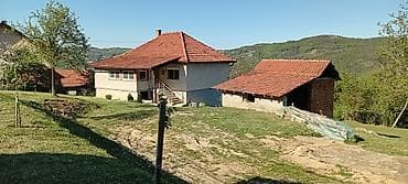 Kuća sa imanjem i pomoćnim objektima – grejanje na drva dva nivoa - — 7