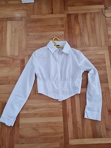 Bela ženska košulja – kratki kroj (crop), dugi rukavi, klasična na lalafo.rs Bela ženska košulja – kratki kroj (crop), dugi rukavi, klasična