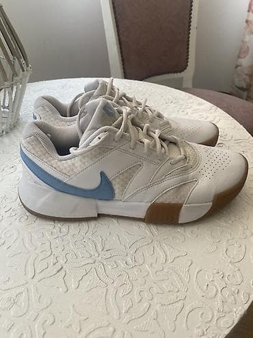 patike sandale: Nike patike za trening/teren - Model: nizak profil, klasično pertlanje — 1