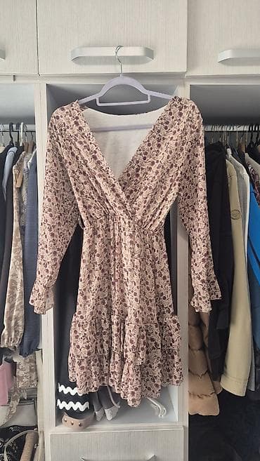 Ženska haljina sa cvetnim printom - Kroj: mini/kratka haljina sa na lalafo.rs Ženska haljina sa cvetnim printom - Kroj: mini/kratka haljina sa