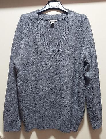 štrikani džemperi: Sivi pleteni džemper sa V-izrezom - Klasičan model sa dubokim — 1