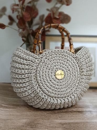 torbica armani: Rucna izrada. Za vise informavija,pitati — 2