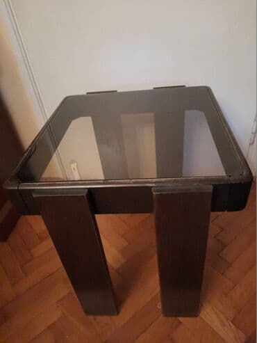 sofa za spavanje sa feder dusekom rs: Mali drveni (klub) stocic sa staklom Dimenzije 48x48 cm Visina oko — 4