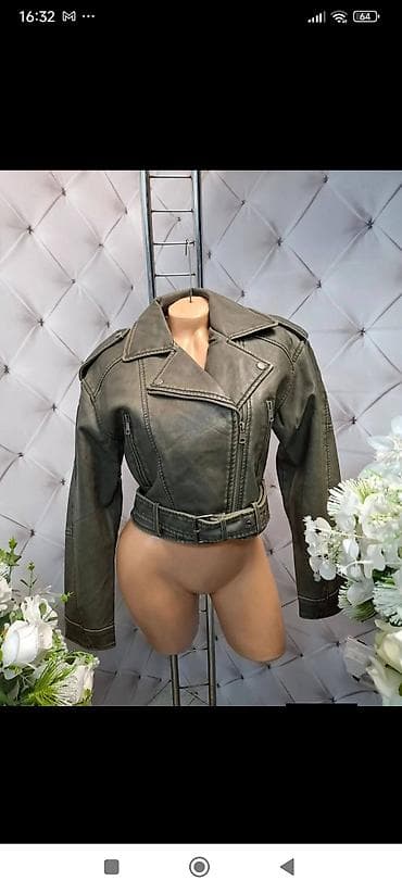 koledzice muske: Ženska kratka bajkerska jakna od eko kože - Krojen, strukirani model — 3