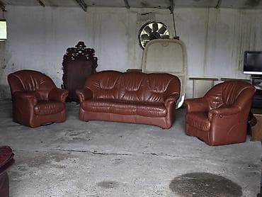 Kožna garnitura za sedenje – 1 - Komplet obuhvata: trosed i dve