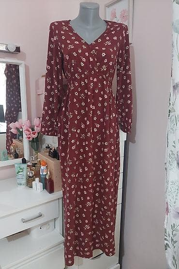 mango crvena haljina: Duga cvetna haljina u boji vina - Kroj: maxi dužina, blago A-linija; — 3