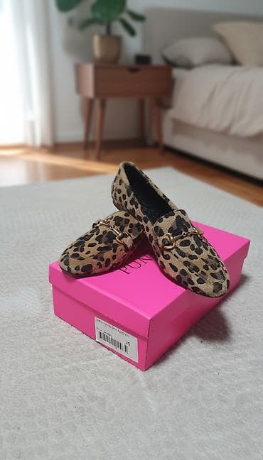 Potpuno nove mokasine
(Turska)br.36