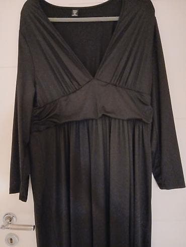 Donji delovi trenerke: Crna duga haljina sa dugim rukavima. Model sa preklopljenim V‑izrezom — 2