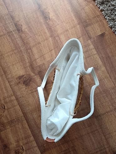 nike patike crno bele: Ženska tote torba od pletiva (štrikovana/pletena tekstura) u beloj — 3